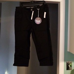 Black denim Capri pants